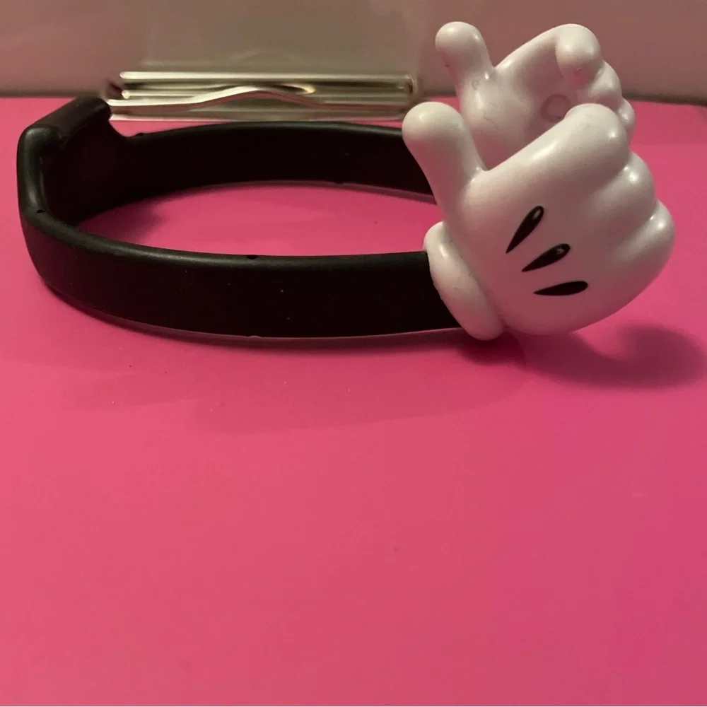 Thumbs Up Black and White Mickey Mouse hands phone holder